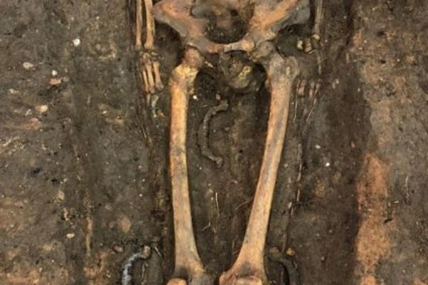 A grave at Park Street where the coffin has rotted away, but the coffin handles can still be seen